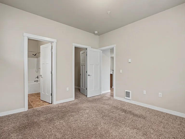 1643 Burnside Pl #C — Photo 17