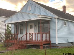 61 2nd Ave, Waterford, NY 12188