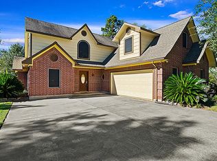 12709 Woodcreek Dr, Willis, TX 77318