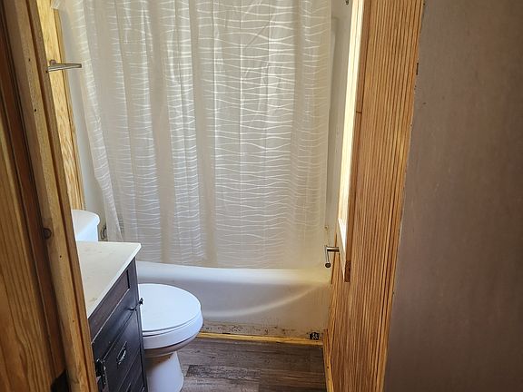 4th image of 247 Hedge St