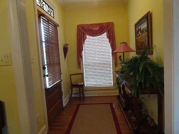 4th image of 627 Piedmont Dr