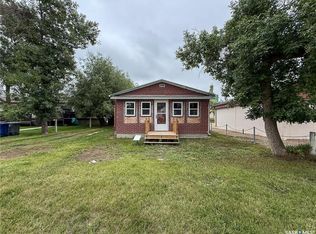 224 Front St, Eastend, SK S0N0T0