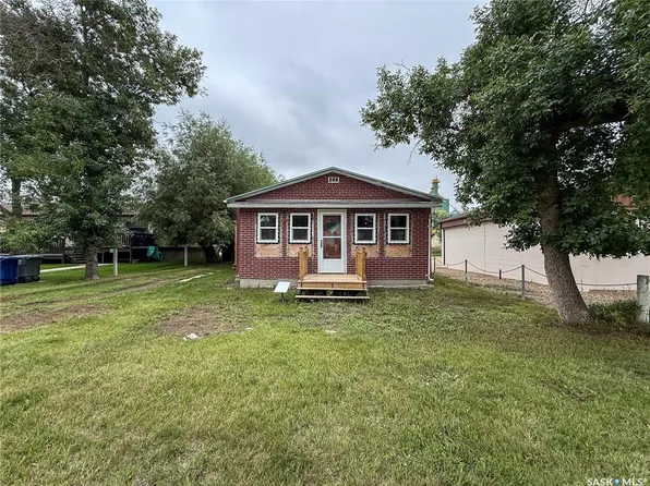 224 Front STREET, Eastend, SK S0N 0T0