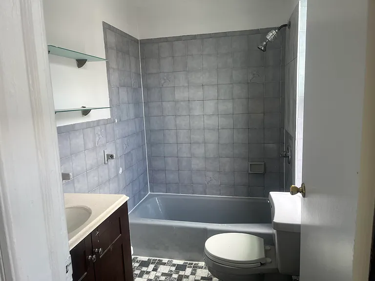 630 37th St #2 — Photo 7