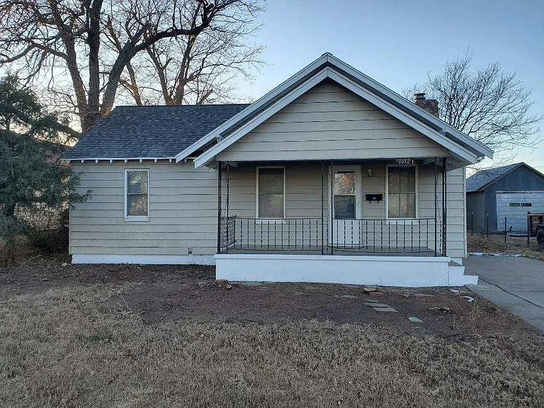 1612 Cherry Ave — Photo 1