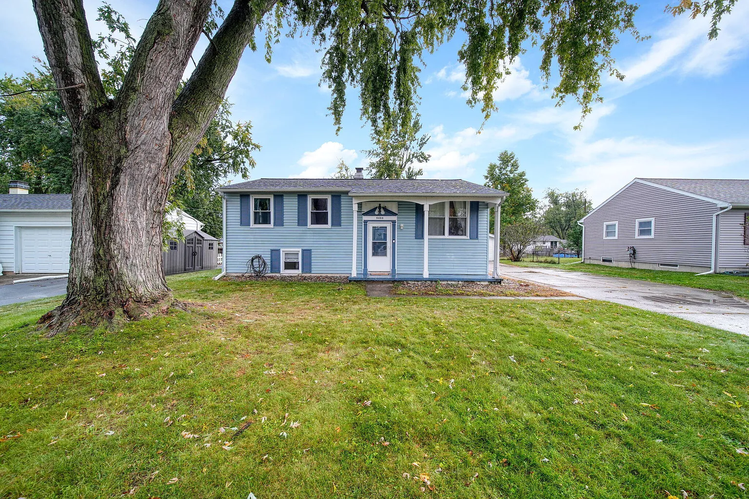 5633 Poplar Dr photo 1