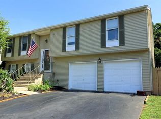 18 Bayside Ave, Barnegat, NJ 08005