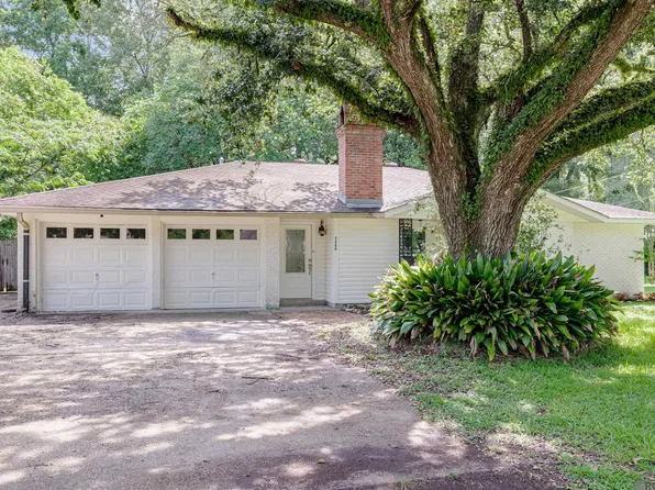 5666 Mapleton Dr, Greenwell Springs, LA 70739