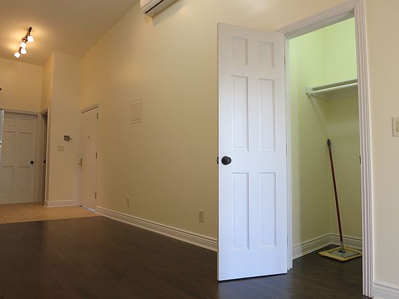 3rd image of 157 Evergreen Ave APT 3R