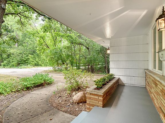 3rd image of 2507 Burnham Rd