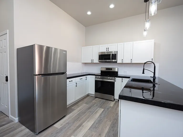201 E Grand Ave #2 — Photo 12