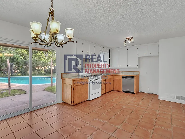 1424 Phillips St — Photo 8