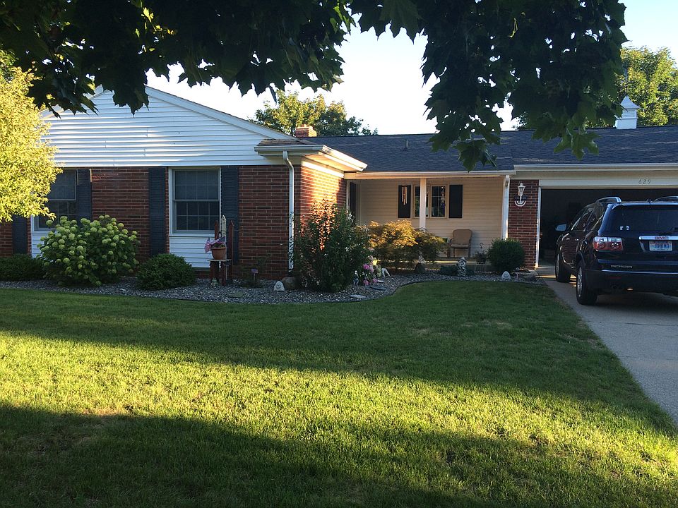 2nd image of 629 Willow Ln