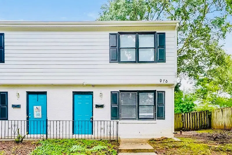 2 bed, 1.5 bath, 1242 sqft, $1,400 — Photo 1