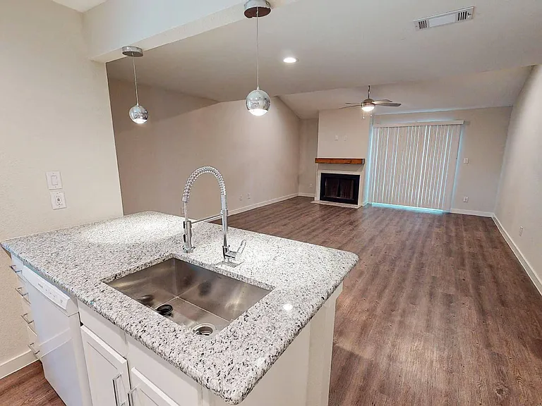 Mosswood Apartments — Photo 15