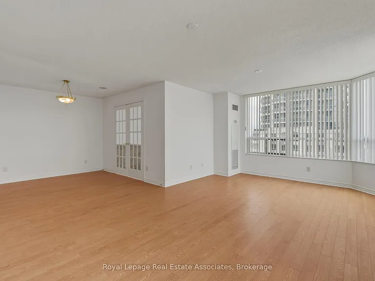 25 Kingsbridge Garden Cir #2424 — Photo 3