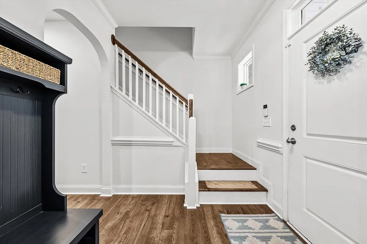 4 bed, 2239 sqft, $2,500 — Photo 2