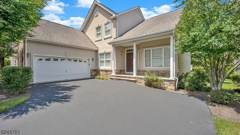 8 Bethpage Dr photo 1