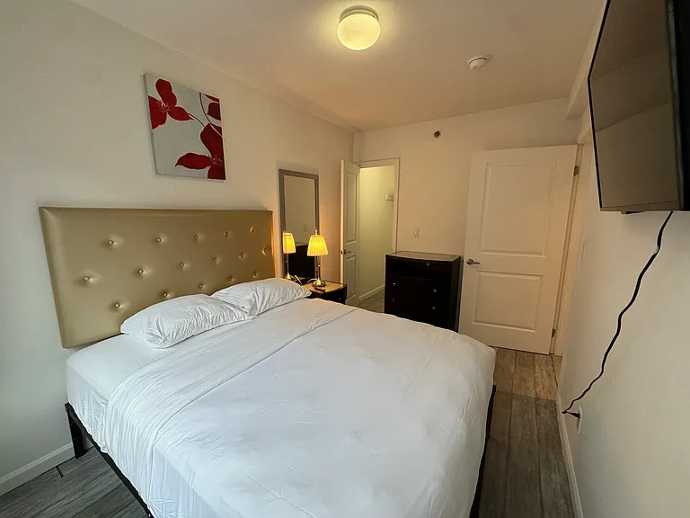 521 W 48th St #5H — Photo 7