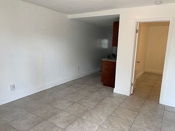 5th image of 200 NE 22nd Ave Unit 204