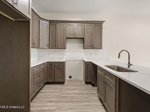 5th image of 124 Court St #305