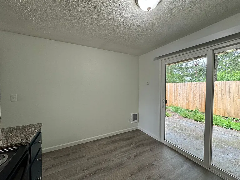 Peyton Plaza — Photo 29