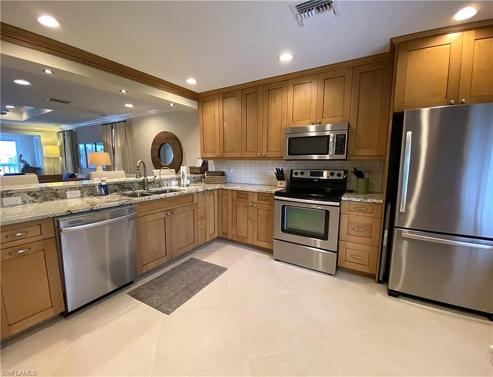 2 bed, 2.0 bath, 1335 sqft, $11,000 — Photo 2