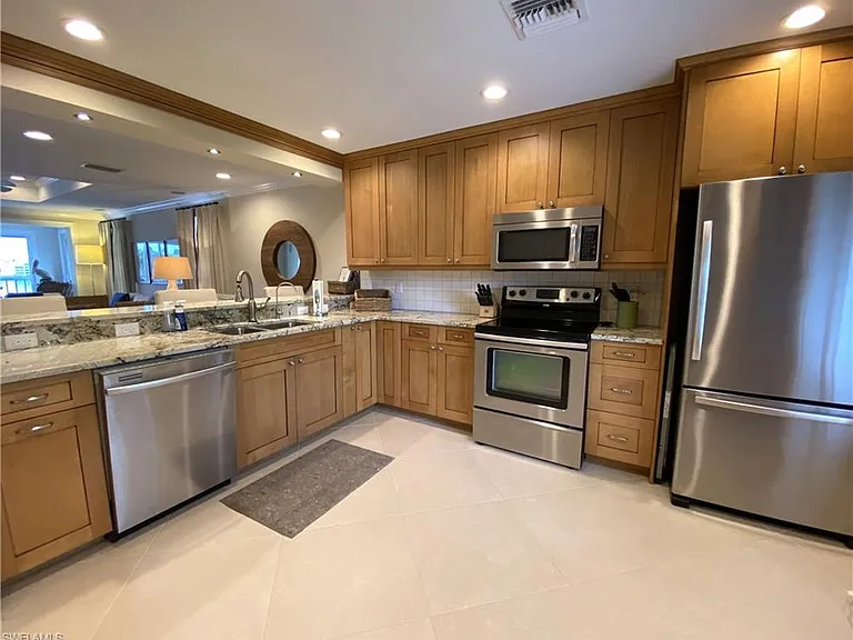 9101 Vanderbilt Dr #304 — Photo 2