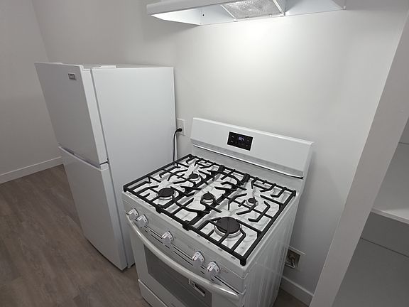 3rd image of 3900 S Centinela Ave #3