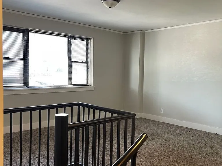 3302 Burt St — Photo 3