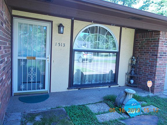 3rd image of 1513 N Knoxville Ave