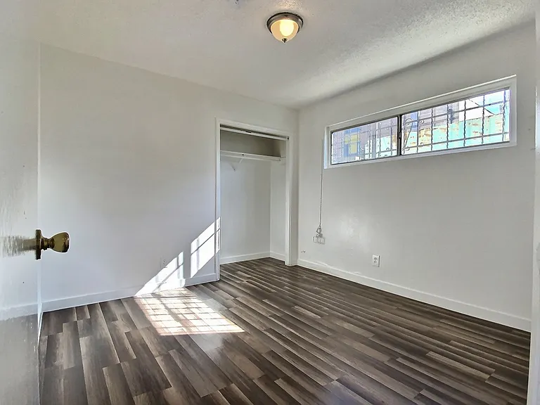 517 W 84th St — Photo 11