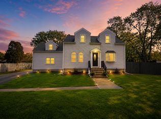 423 S Center St, Bensenville, IL 60106