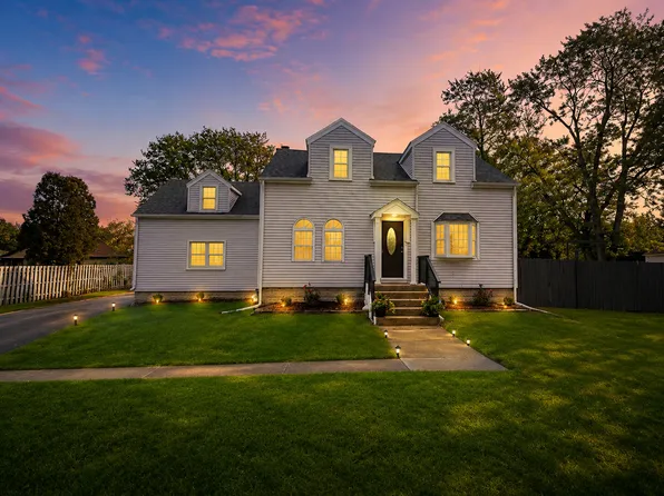 423 S Center St, Bensenville, IL 60106