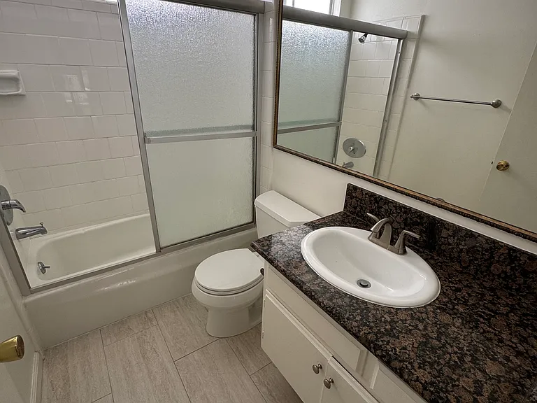 1275 Barry Ave #6 — Photo 4