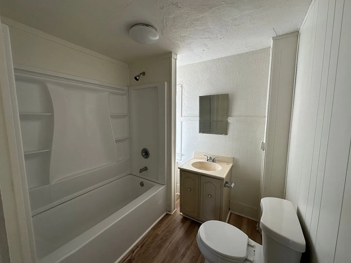 $1600 - 3 Bedroom 1 Bathroom home in Morningside — Photo 4