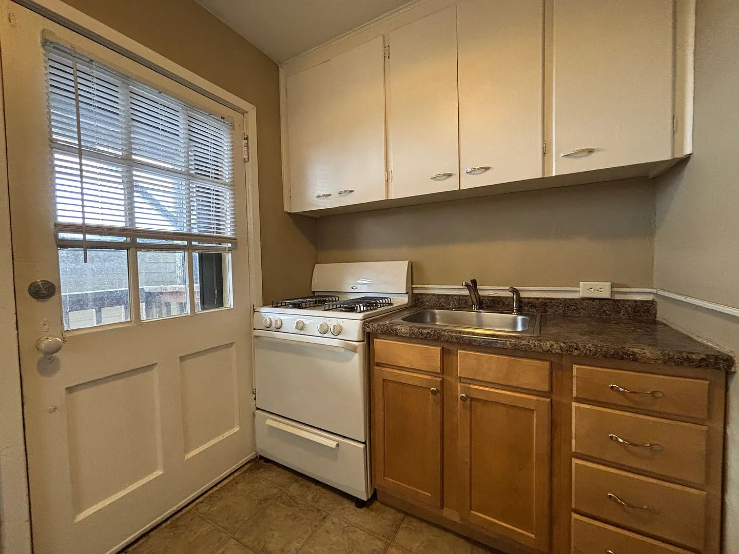 476 Herschel St. — Photo 3