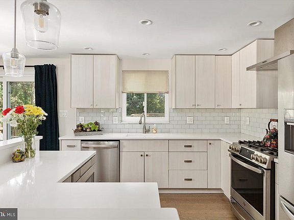 4th image of 13024 Farthingale Dr