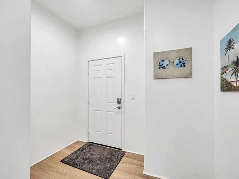 834 S Farmer Ave — Photo 4