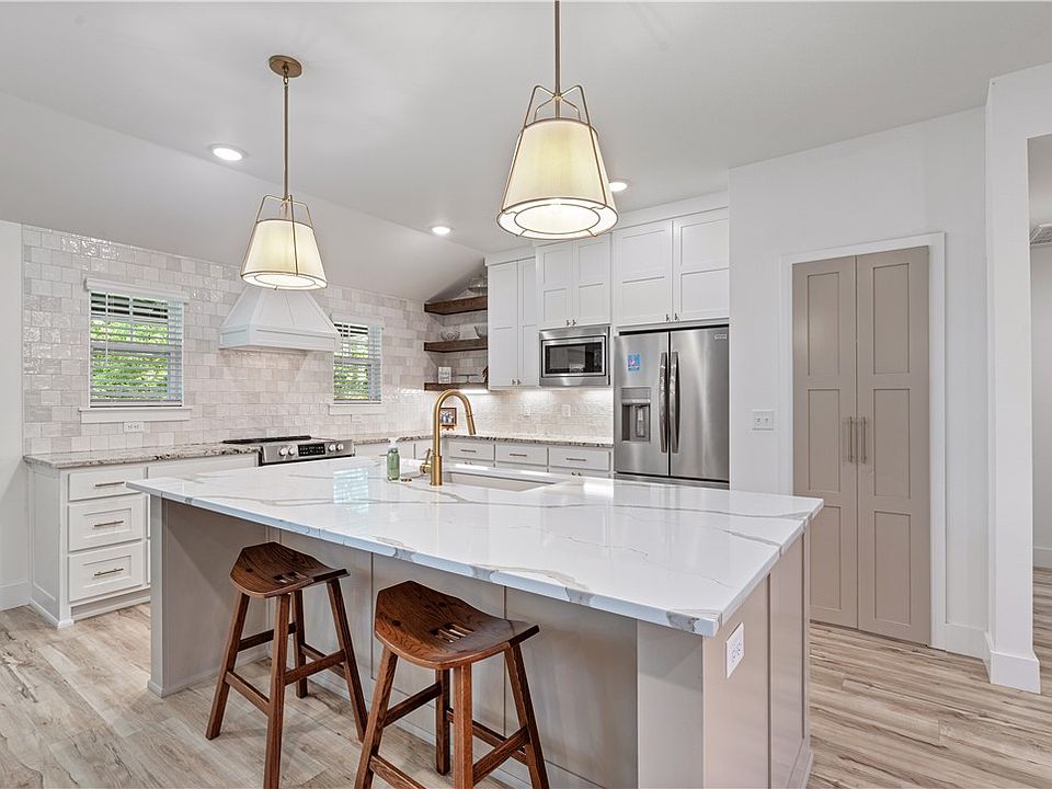 1st image of 4 Callander Ln