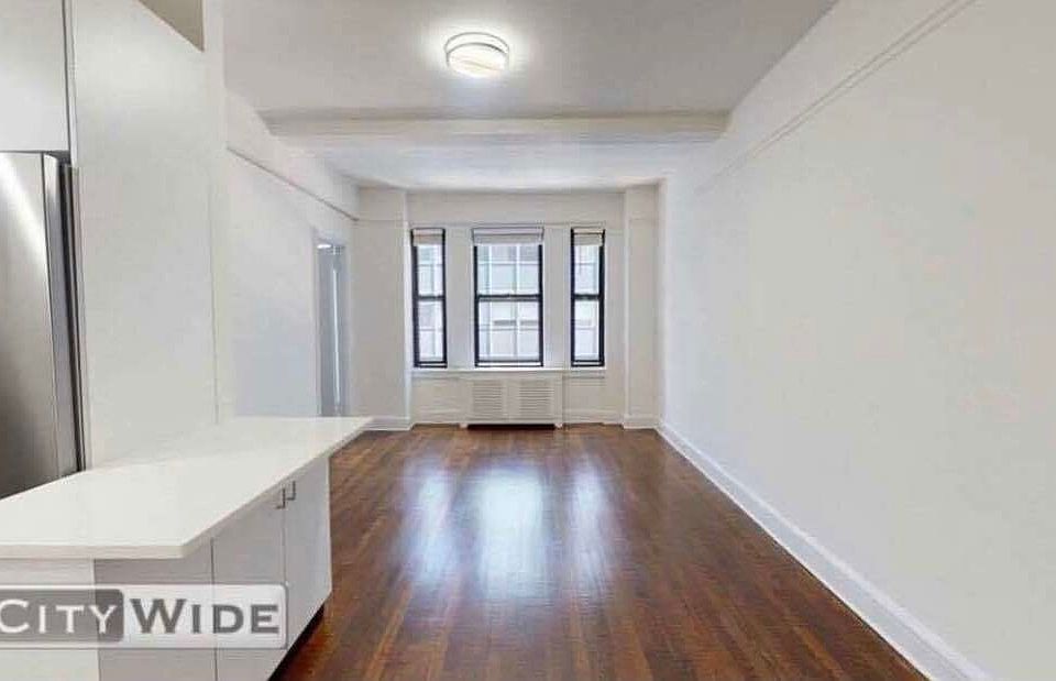 1st image of 140 E 46th St APT 9N