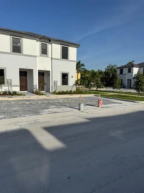3 bed, 2.5 bath, 1440 sqft, $2,695 — Photo 2