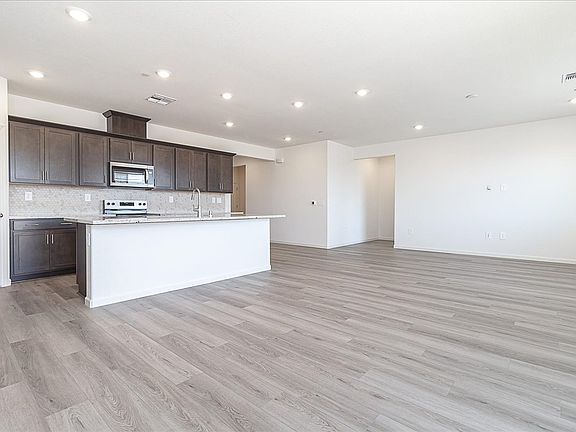 NCA_Aspen_4516_Kitchen_2154_LazioCt_3.jpg