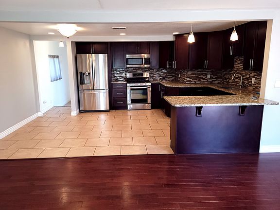 4th image of 1541 W Beekman Pl