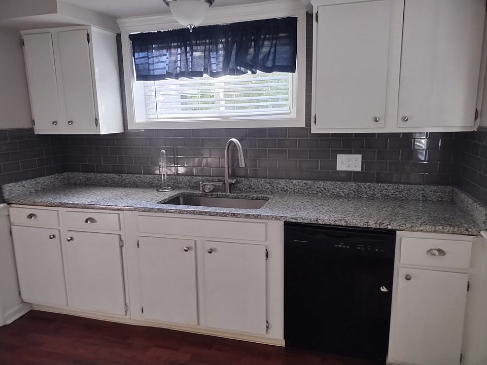 1st image of 204 S 5th St