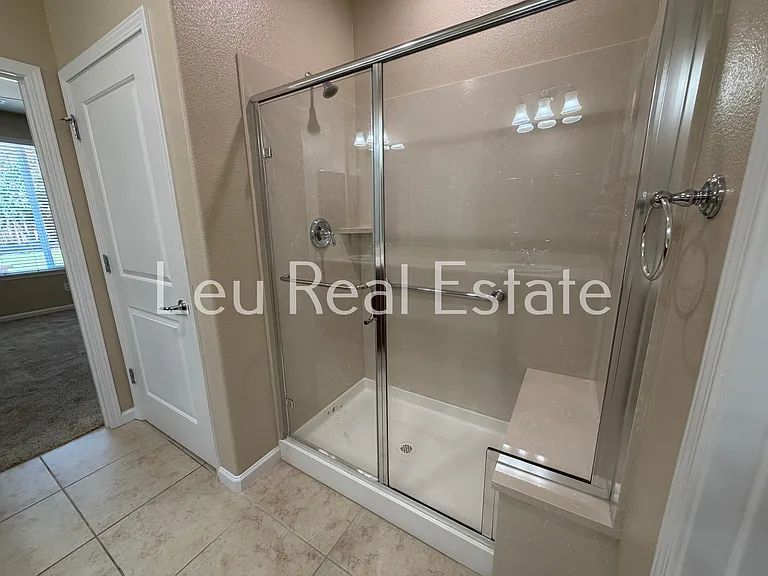 7425 Foxburgh Ct — Photo 12