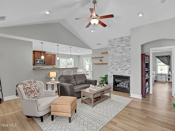 5th image of 161 Preswick Drive