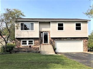 1024 W Maplewood Ln, Bartlett, IL 60103