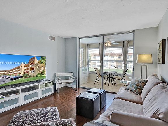 5th image of 9340 Sunrise Lakes Blvd APT 209