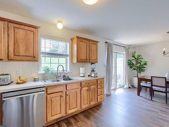 4th image of 637 Royal View Dr